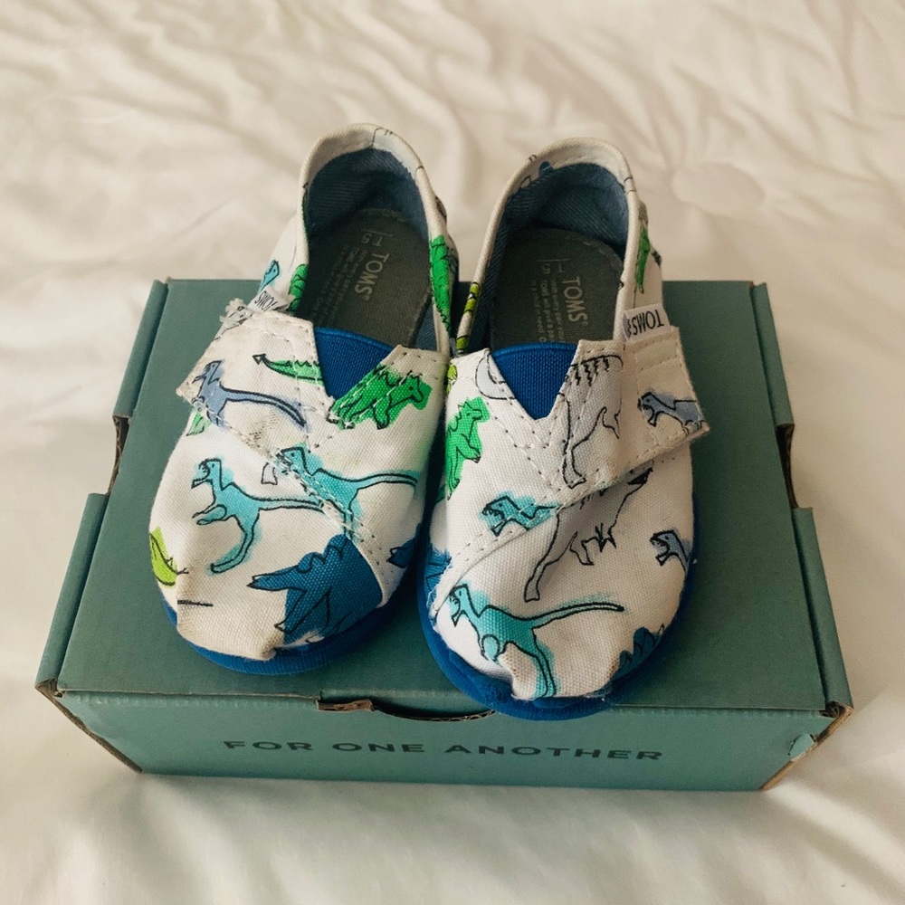 Toddler boy toms